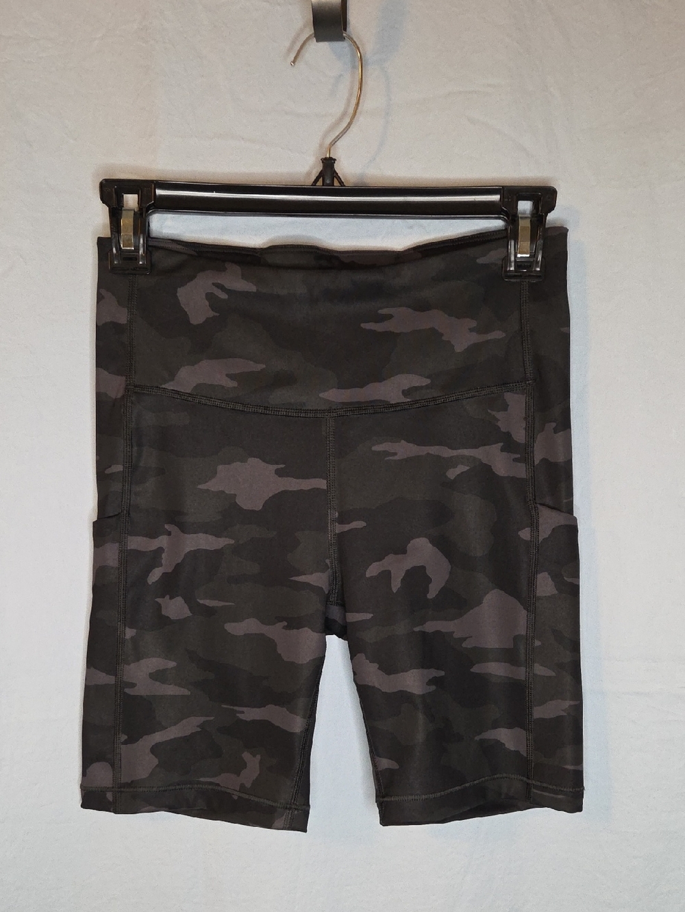 Athleta Ultimate Stash Pocket Camo 7" Short - Size S
